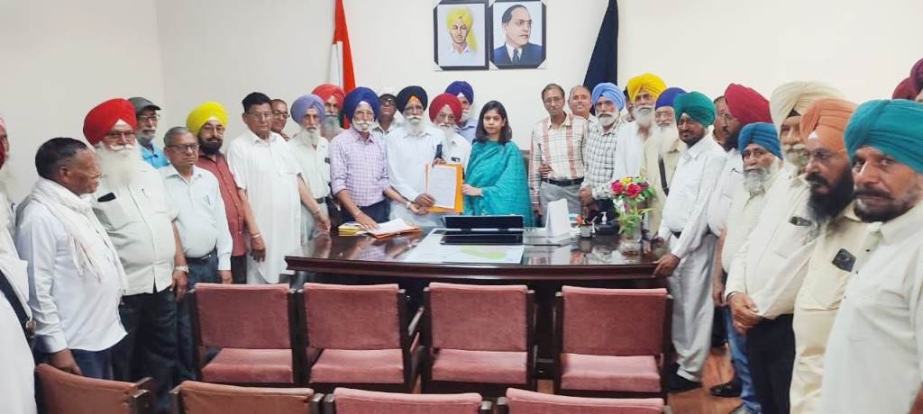 Punjab Government Pensioners Joint Front submits memorandum regarding pending demands of retired employees